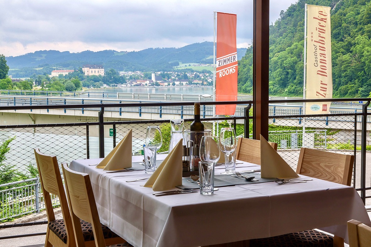 Gasthof zur Donaubrücke – Fisch mit Aussicht